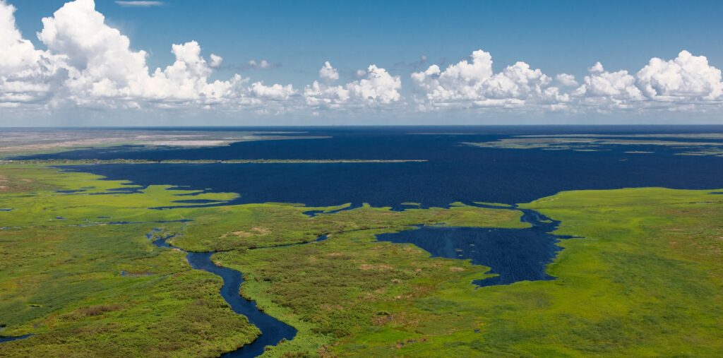 Top 10 Largest Lakes in the United States - WhiteClouds