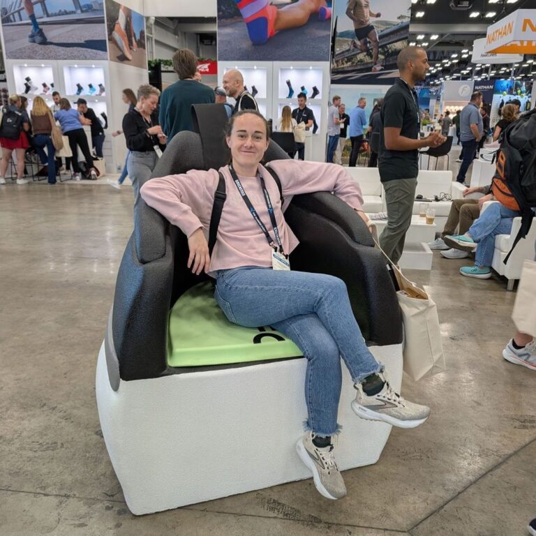 OOFOS shoe chair