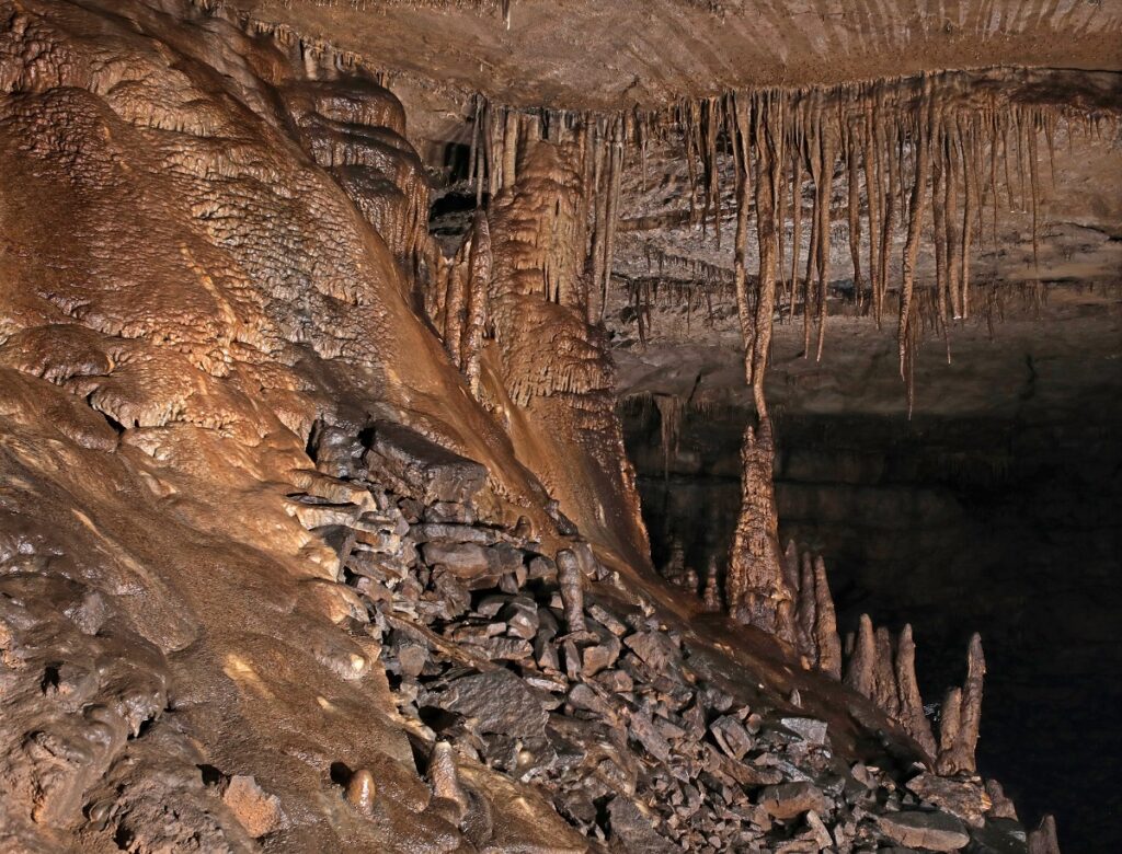 Top 10 Most Spectacular Caves in the United States - WhiteClouds