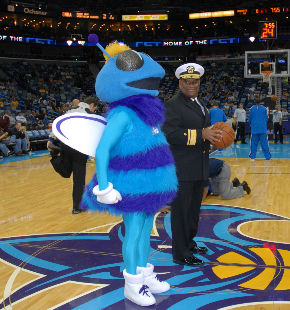 Hugo the Hornet mascot